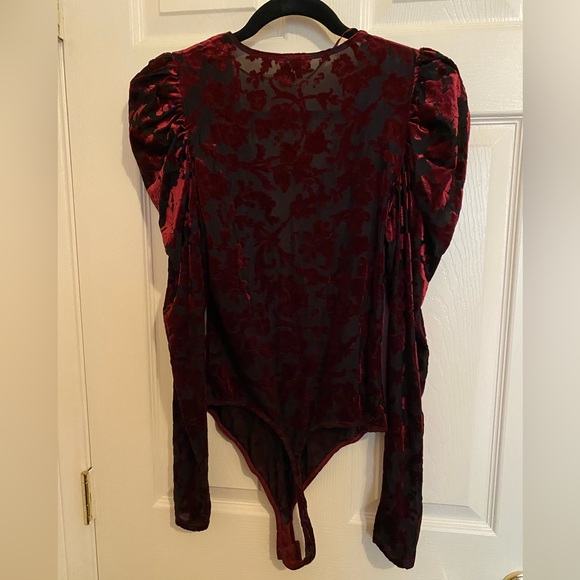 Free People Magic Hour Velvet Burnout bodysuit M medium black red NWT - Picture 2 of 3